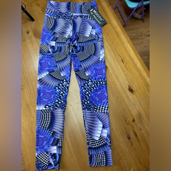 Vibrant Blue Geometric Leggings - Picture 5 of 5